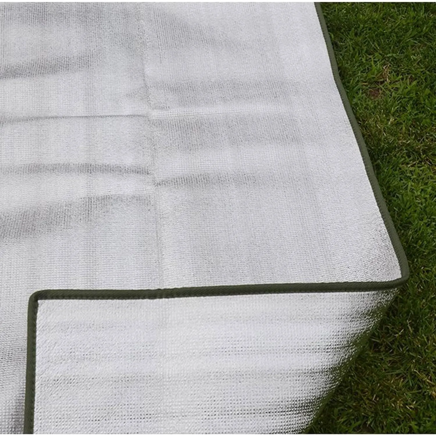 Camping Mat Ground Mat Camping Aluminum Film Double-Sided Insulated Roll Mat Moisture-Proof Camp Mattress Dustproof Waterproof Sleeping Mat for Park Yoga Picnics Fishing