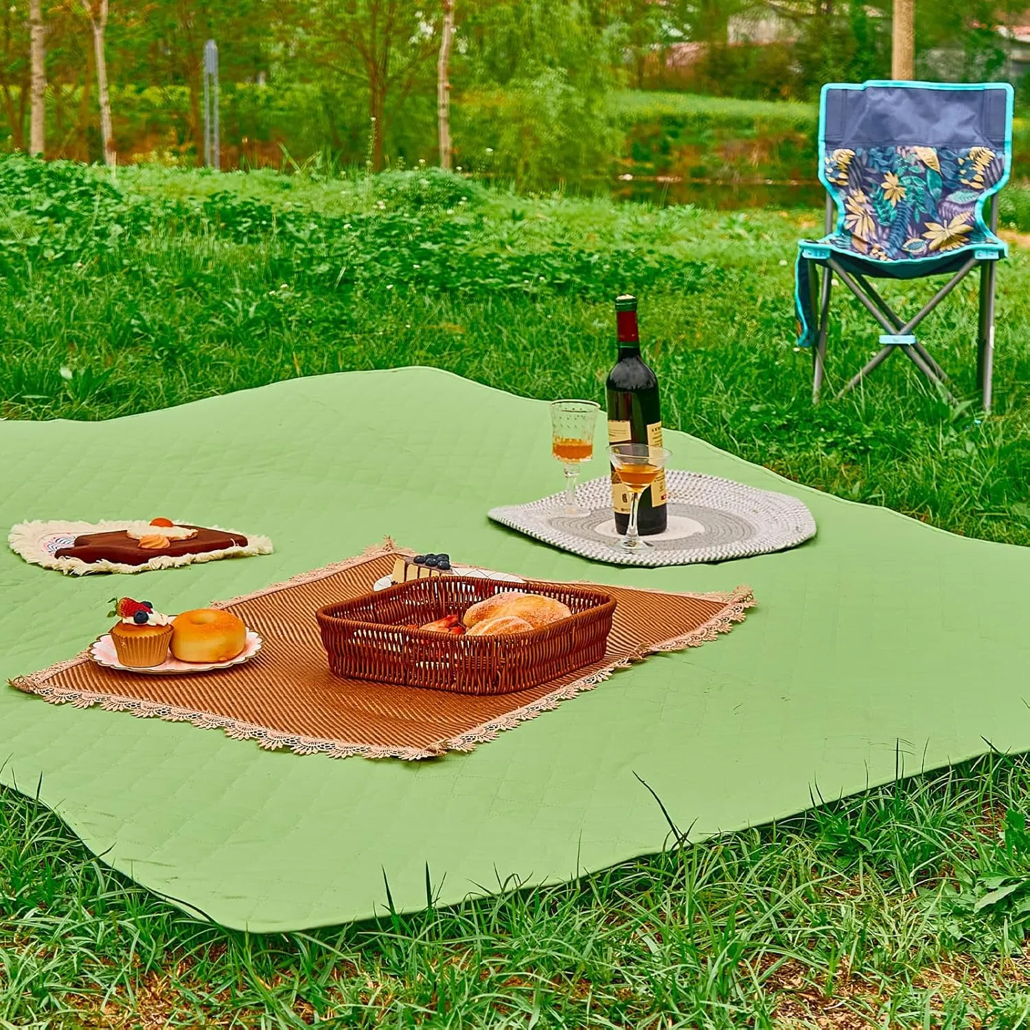 Double Sided Picnic Blanket with Storage Bag, 60'' x 80'' Waterproof Outdoor Blanket with Strap, Foldable Park Blanket for Picnic Camping Travel Beach, Machine Washable (Green)