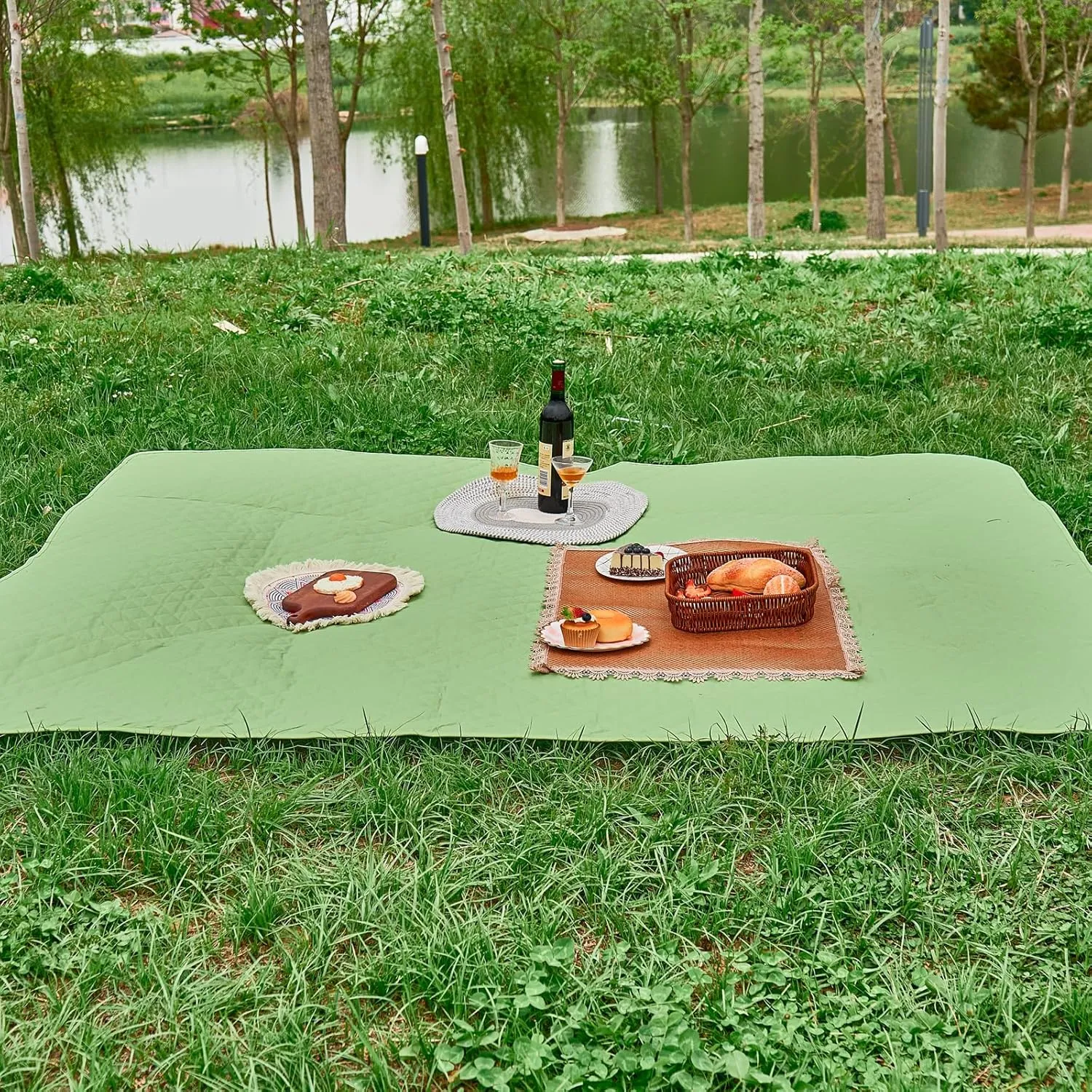 Double Sided Picnic Blanket with Storage Bag, 60'' x 80'' Waterproof Outdoor Blanket with Strap, Foldable Park Blanket for Picnic Camping Travel Beach, Machine Washable (Green)