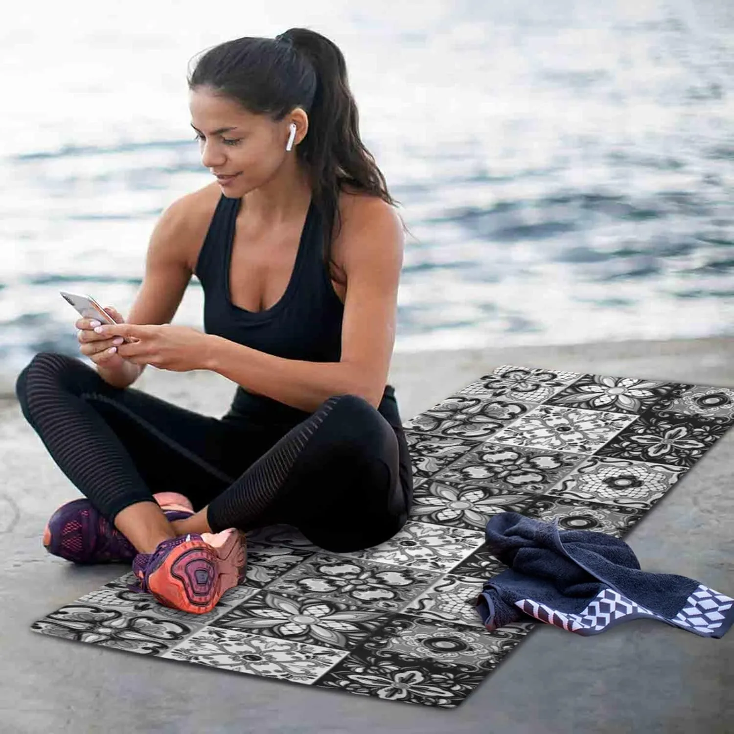 Poeticcity 1 mm Thick Non-Slip Rubber Yoga Mat, Durable Folding Workout Mat, Fitness Safe Mat with Bag for Pilates and Floor Exercises