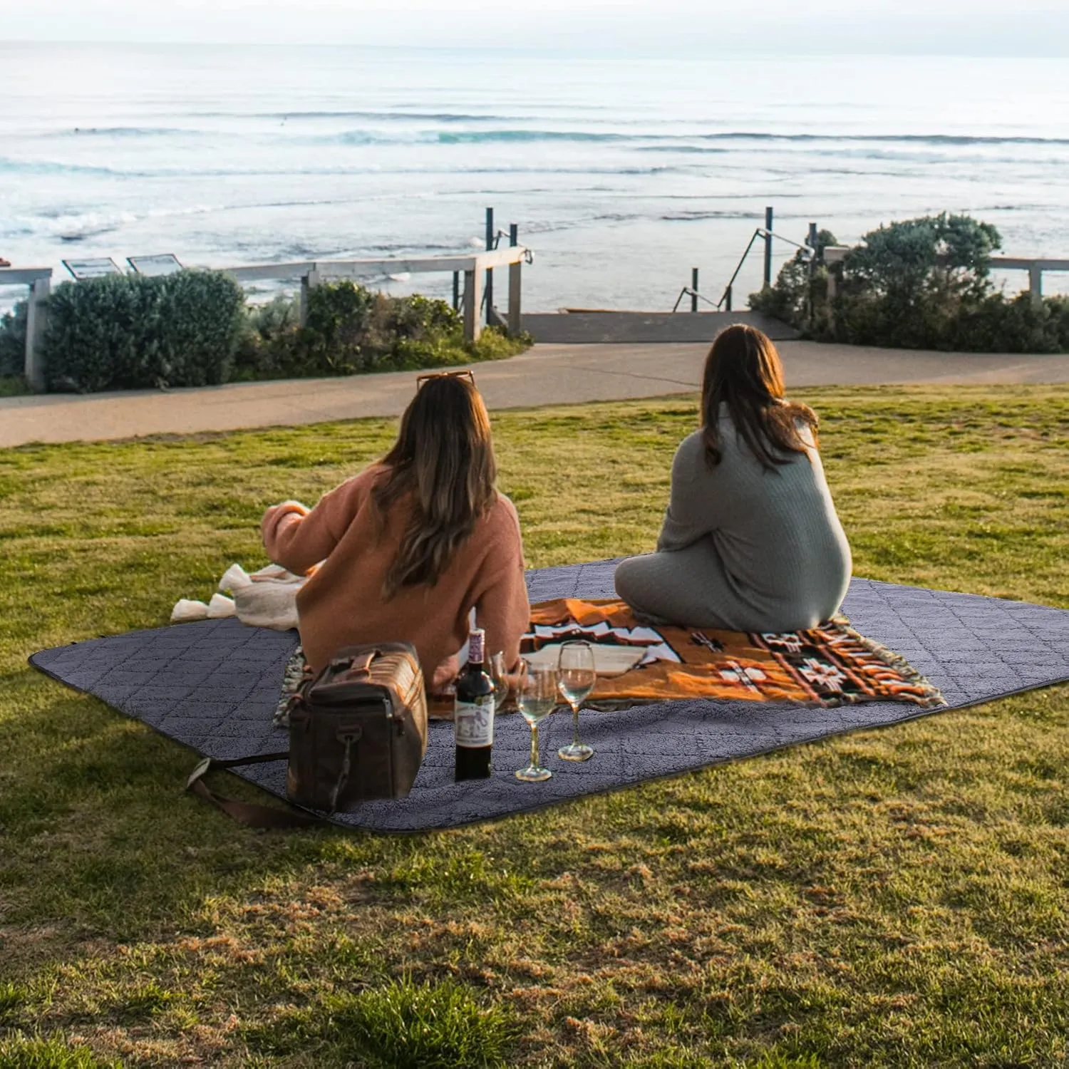REDCAMP Large Camping Blanket with Sherpa Lining, Cold Weather Warm Outdoor Blanket Windproof for Camping Stadium, Machine Washable 59"x 79" Red