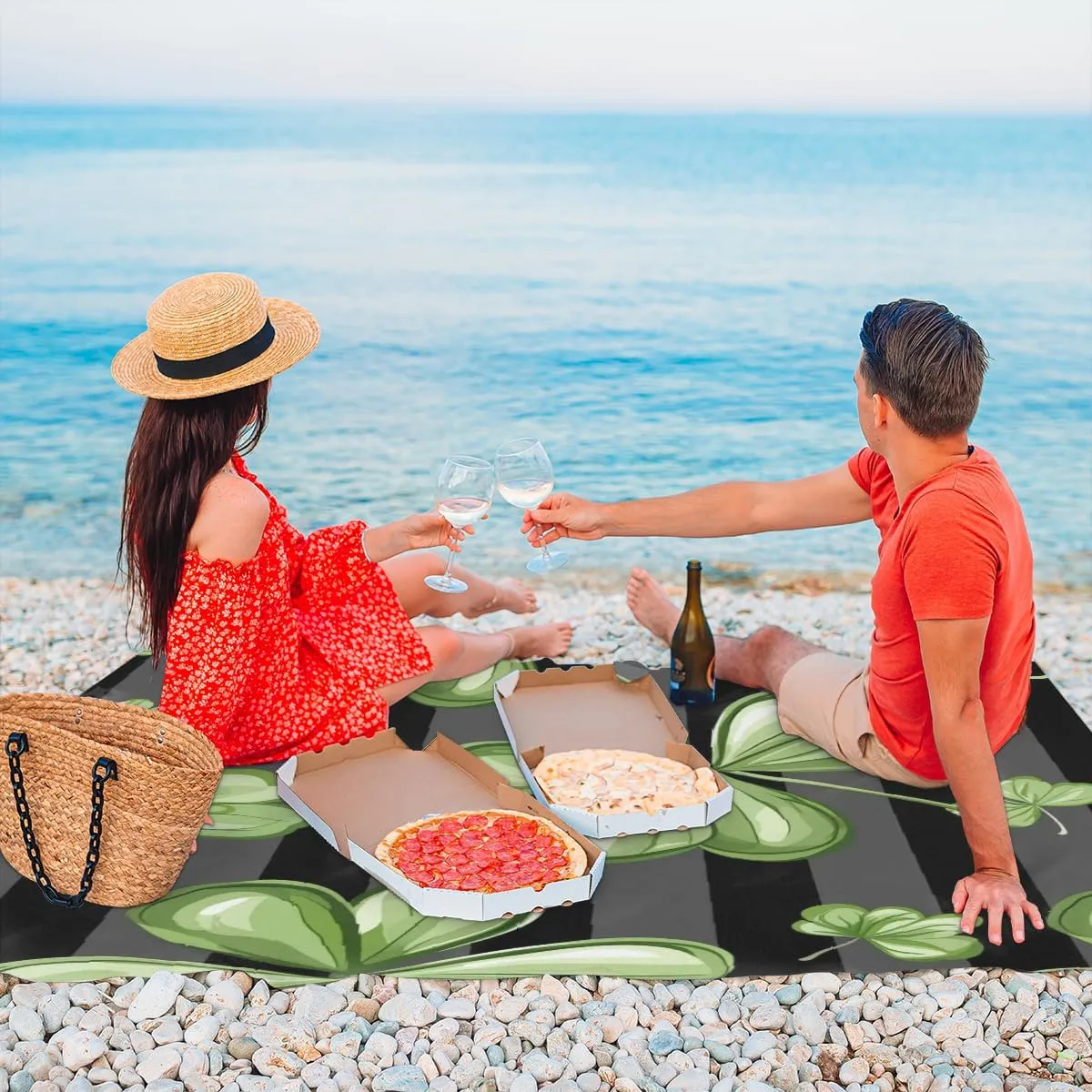 Shamrocks Beach Blanket, Sandproof Beach Mat, Adults Waterproof Quick Drying Sand Free Mat with 4 x Ground Spikes for Outdoor Travel Camping Hiking, St. Patrick’s Day