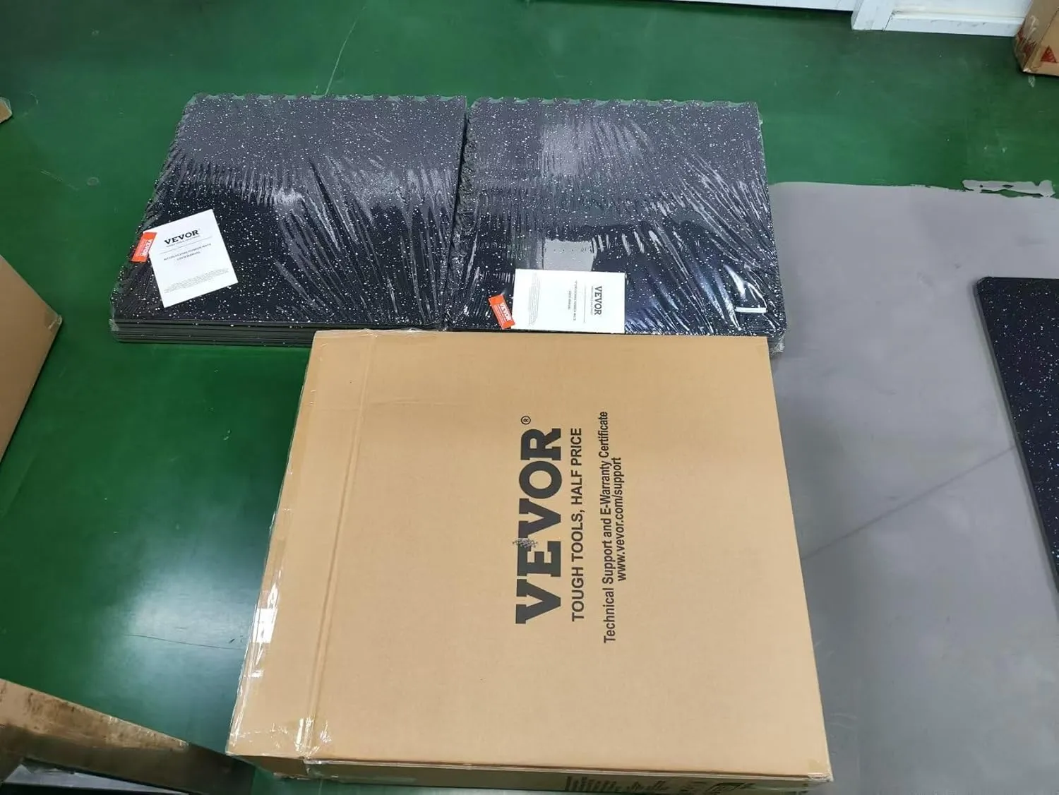 VEVOR 0.56Inch 48sq.ft 12 Tiles Gym Flooring for Home Gym, Rubber Top with High Density EVA Foam,24 x 24In Gym Floor Exercise Equipment Mats, Interlocking Gym Mats, Puzzle Workout Mats, Black & Grey